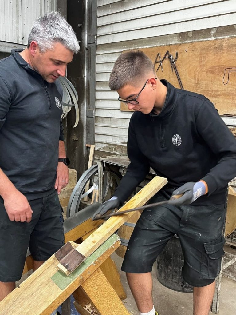 Fédération des Tonneliers de France - Interview croisée d’un apprenti tonnelier et son formateur